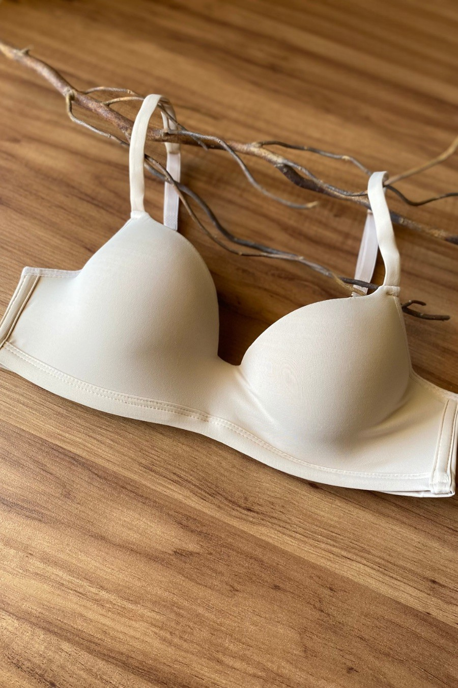 Sutiã com base de espuma pala dupla e alças revestidas