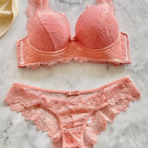 Conjunto de Lingerie Sofisticado com Bojo e Alça Detalhada em Renda