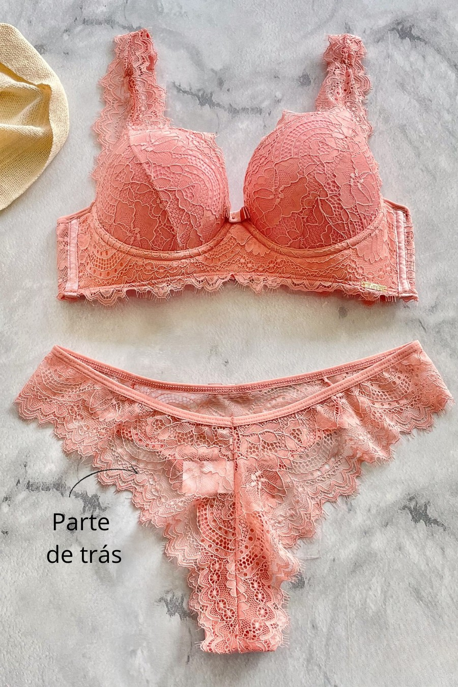 Conjunto de Lingerie Sofisticado com Bojo e Alça Detalhada em Renda - Imagem 2