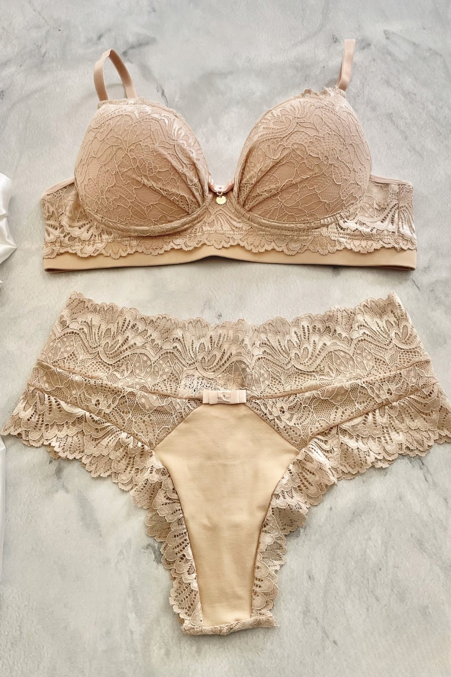 Conjunto de Lingerie em Renda e Microfibra