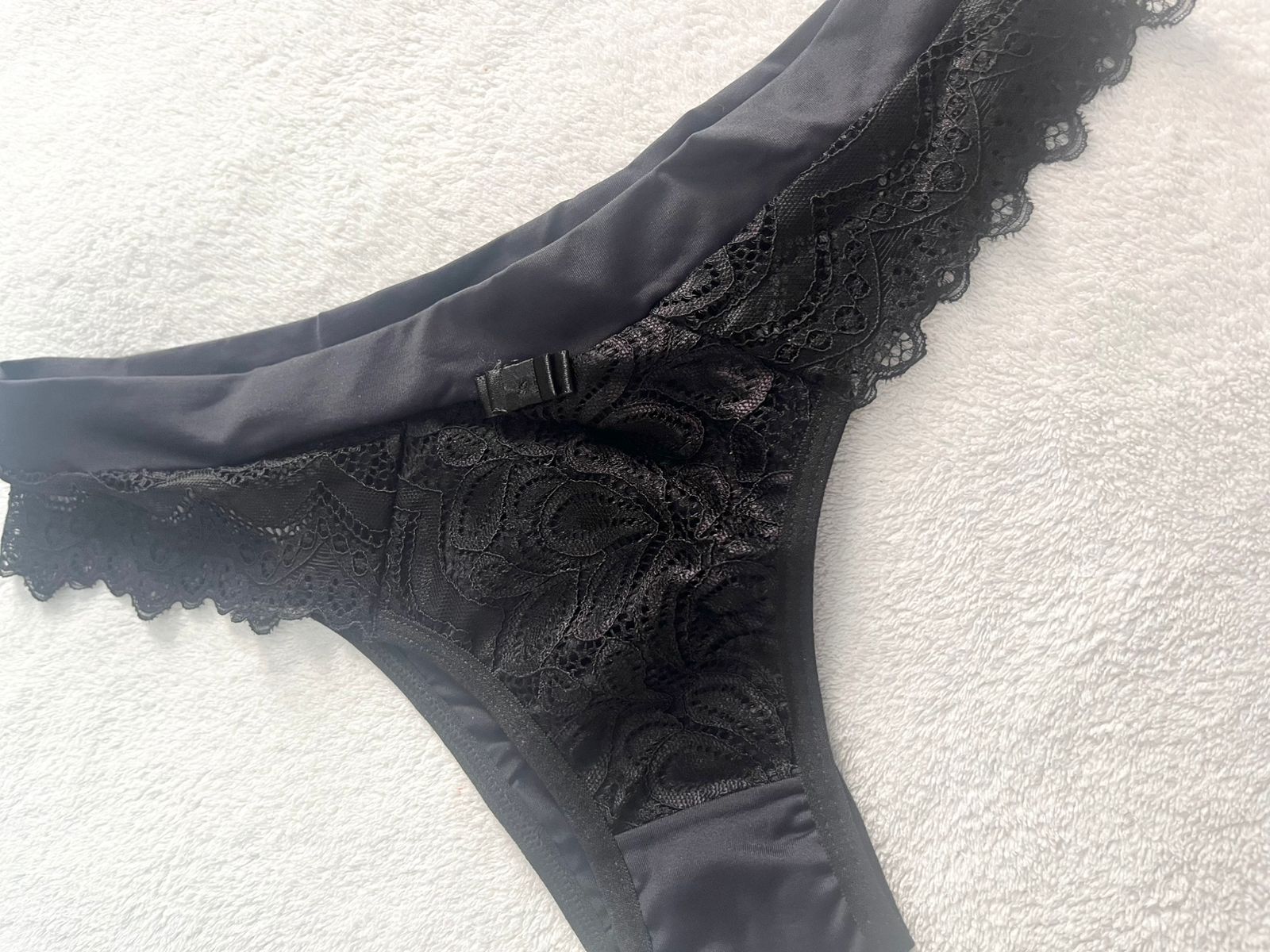 Calcinha de Microfibra Com Recortes De Renda – Preto - Imagem 4